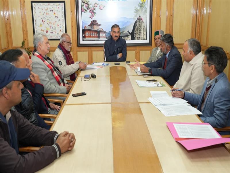 CM assures to raise the concern of apple orchardists with Union Government
