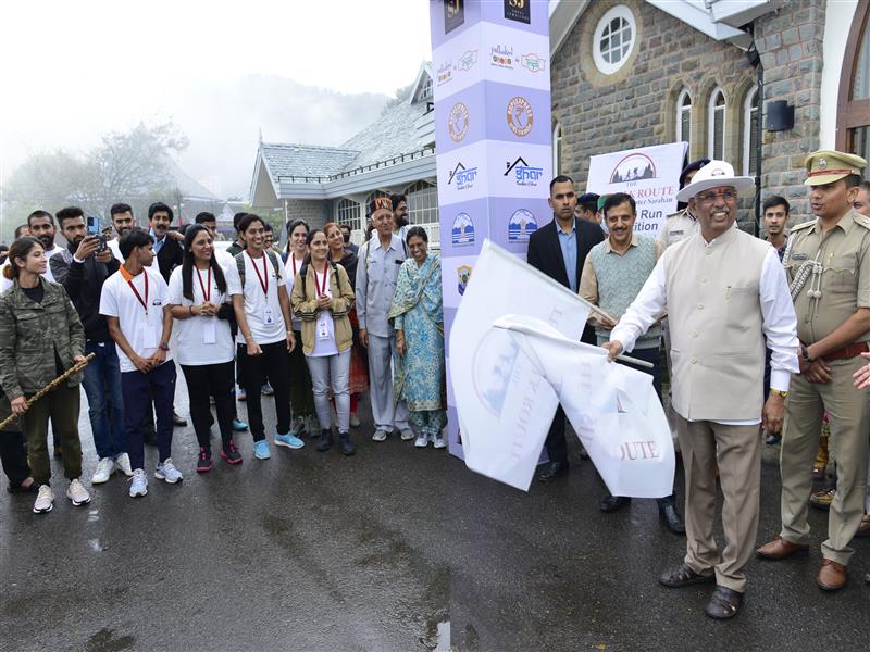 Governor flags  off the Himalayan Expedition