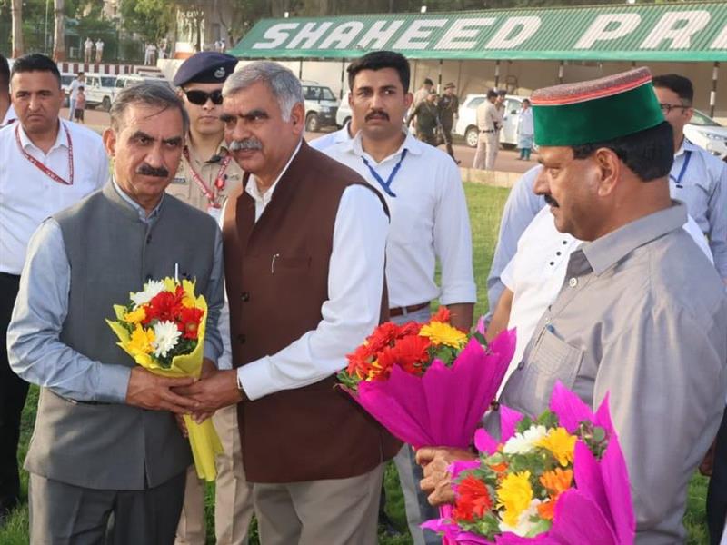 Warm welcome accorded to Chief Minister on arrival in Jawalamukhi